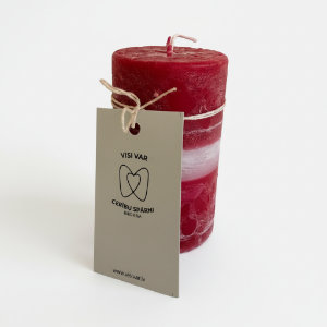 Svece Latvijas karogs